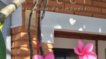 Casa à Venda no Mariluz com 2 Dormitórios, Suíte e Terreno Amplo